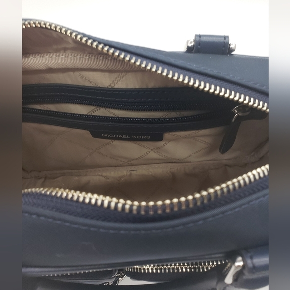 208- Michael Kors Elliot MD Utility Camera Navy Color Medium Size NWT - Picture 4 of 5